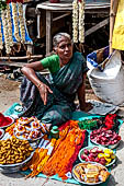 Street sellers near the Swamimalai temple. 